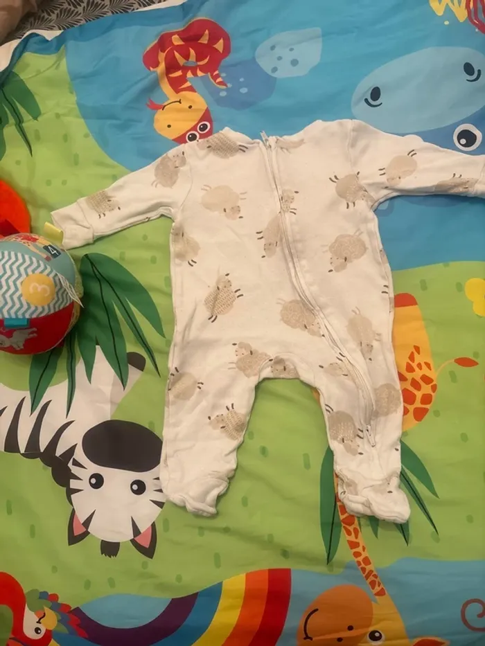 Pyjama primark collection mouton 0/3 mois 62cm - photo numéro 3