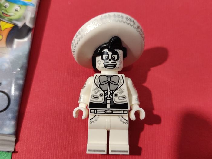 Minifig Lego Coco - Ernesto de la Cruz - Disney 100 ans - Parfait État - avec sachet - Lego Original - photo numéro 4
