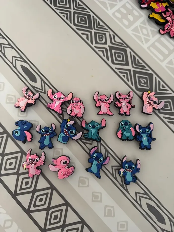 Lot 16 clip crocs stitch