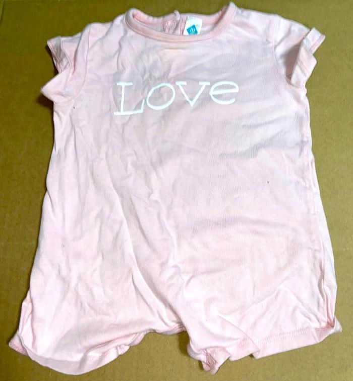 Combi short couleur rose motif love taille 12 mois