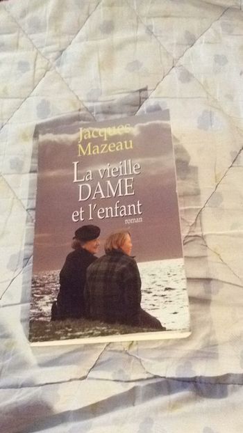 #la vieille dame et l’étant par Jacq Mazeau