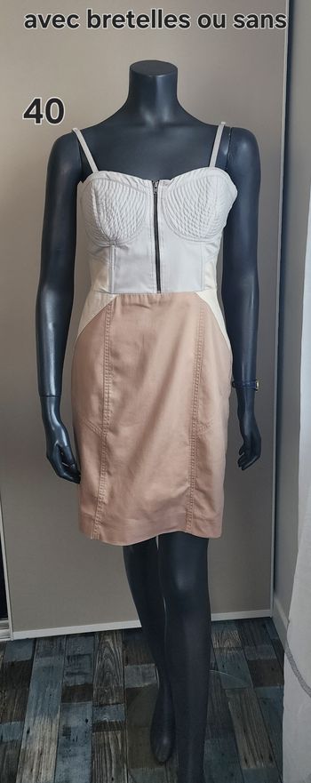 Robe,  a porter avec ou sans bretelles. Taille 40