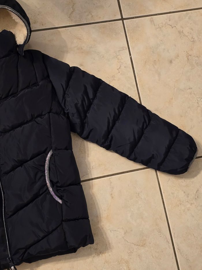 NEUVE (non portée) 🏷😍🥰🩷sublime  DOUDOUNE CHAUDE  (automne/hiver)  8 ANS fille 🩷🩷😍👌👌 - photo numéro 4