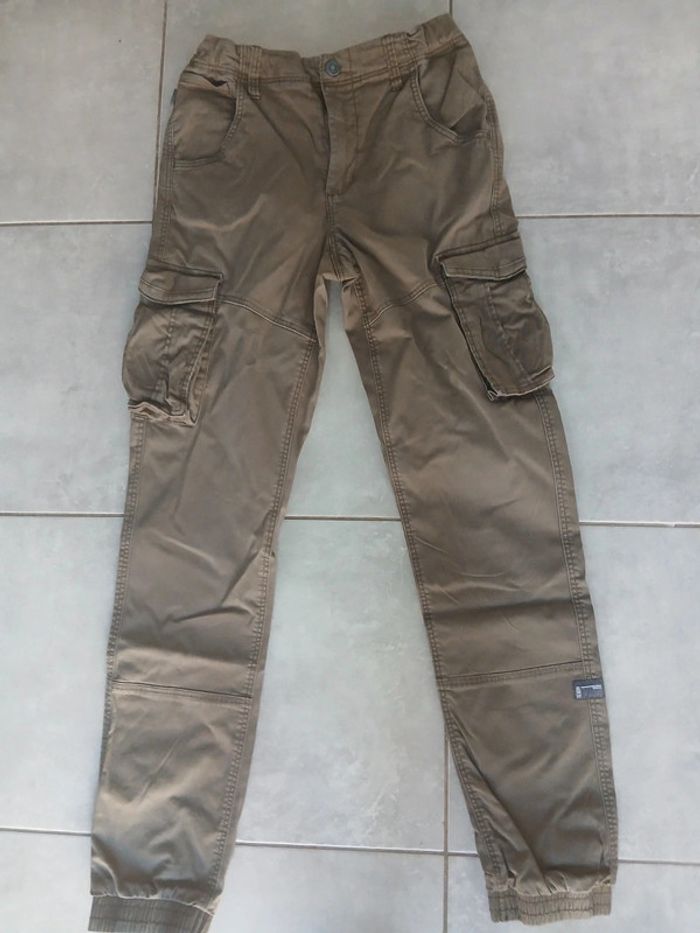 Cargo beige foncé