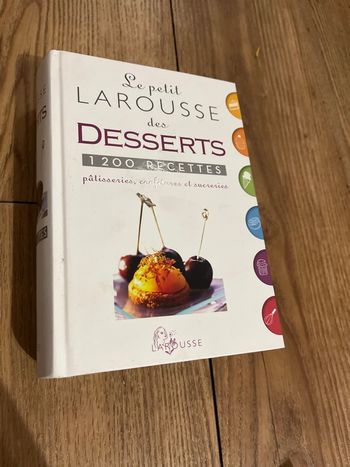 Le petit Larousse des desserts
