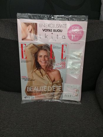 Magazine Elle avec bijou Ikita