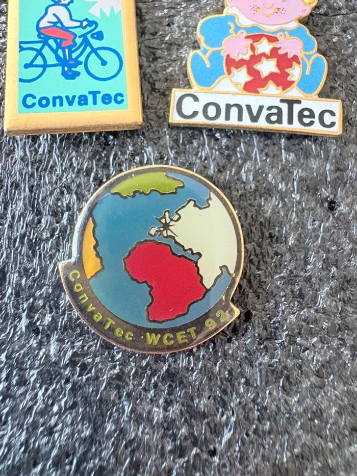 Lot 3 pin’s convatec - photo numéro 3