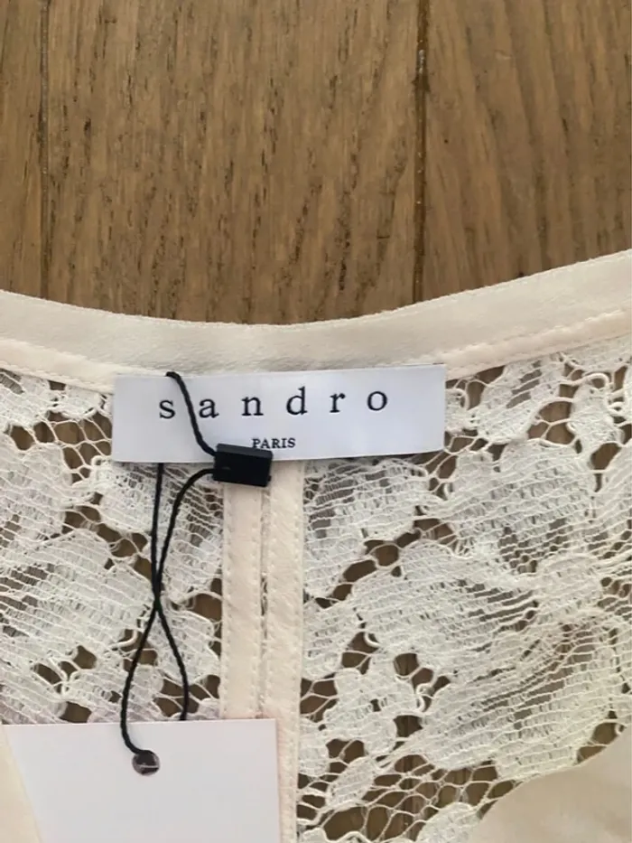 Blouse manches courtes blanche en dentelle et soie Sandro taille 1 - photo numéro 3