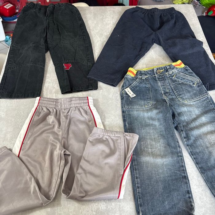 Lot 4 pantalons taille 4 ans