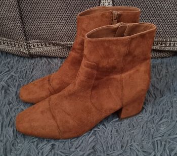 Bottines en suédine marron 39