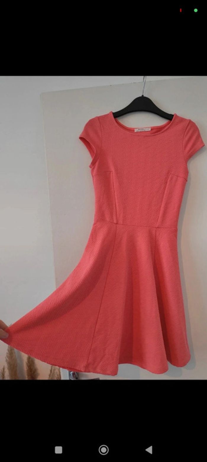 Robe rose ceintrée et evasée taille S Bershka - photo numéro 3