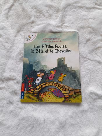 Les p'tits poules la bête et le chevalier