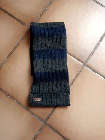 Tour de cou rayé gris/bleu foncé