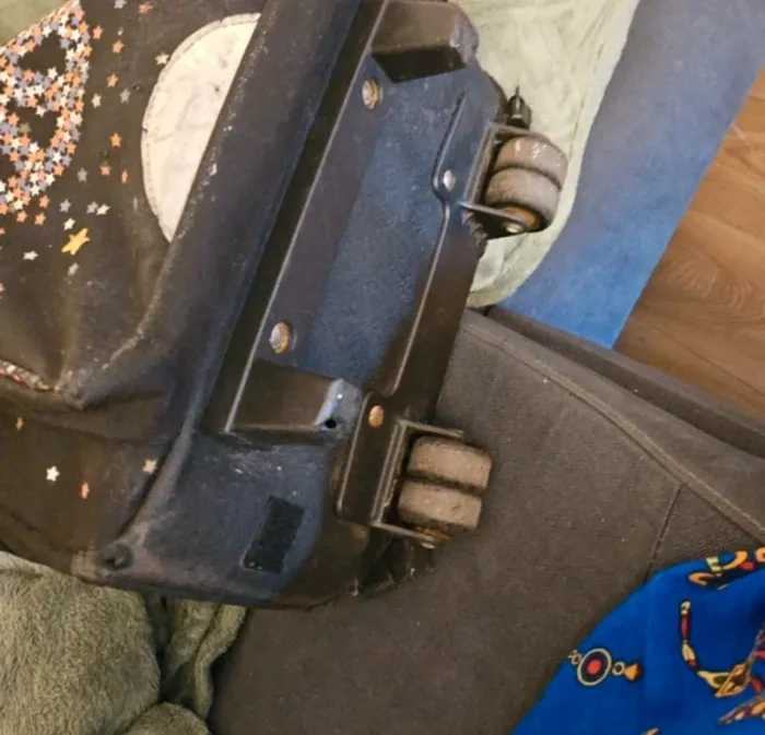 Cartable et trousse neuve - photo numéro 7