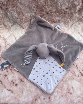 Doudou plat lapin gris blanc Gaby Timeless croix nuage Noukie's