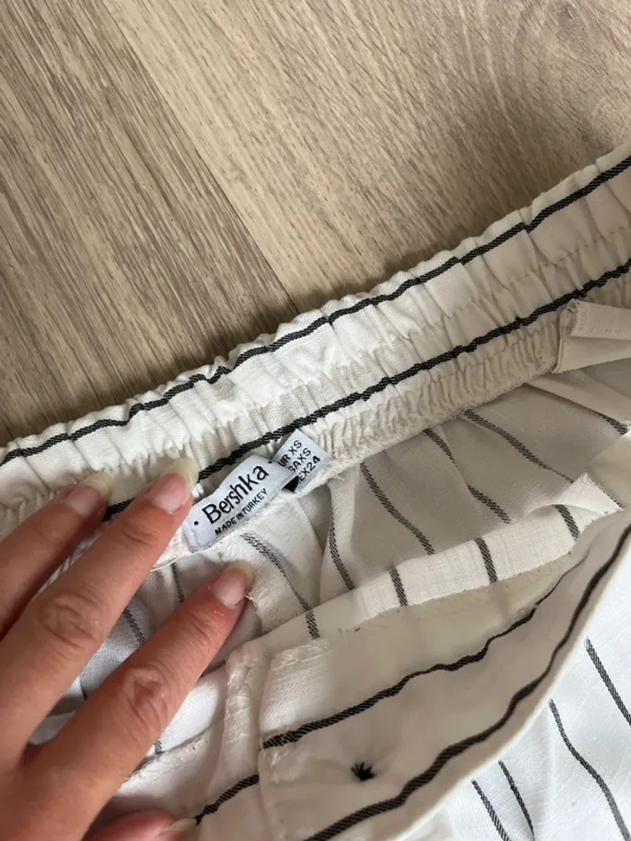 Pantalon Bershka rayé noir et blanc XS - photo numéro 4