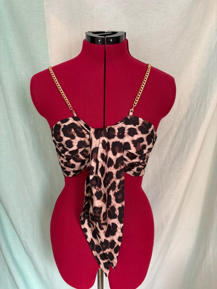 Magnifique crop top sexy leopard à nouer devant avec bretelles en chaines dorées - photo numéro 2