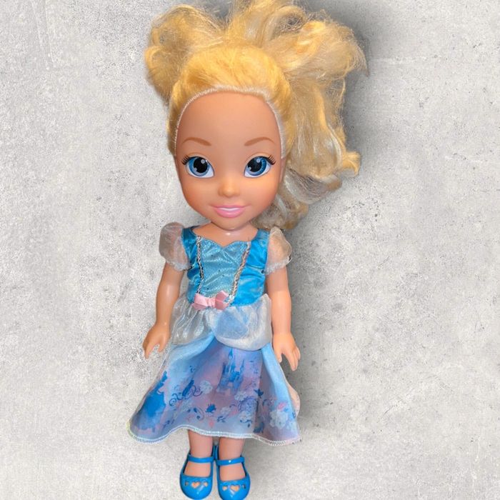 Poupee disney princesse cendrillon - photo numéro 2