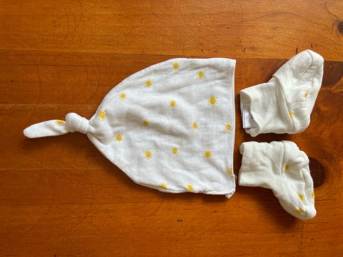 Bonnet et chaussons de naissance