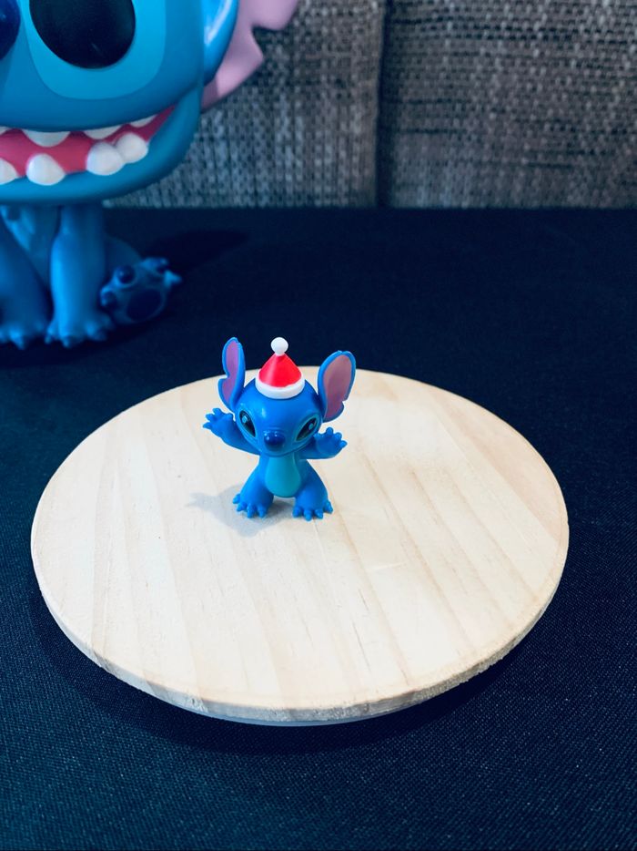Figurine Stitch - Collection Noël (7 sur 11) - photo numéro 1
