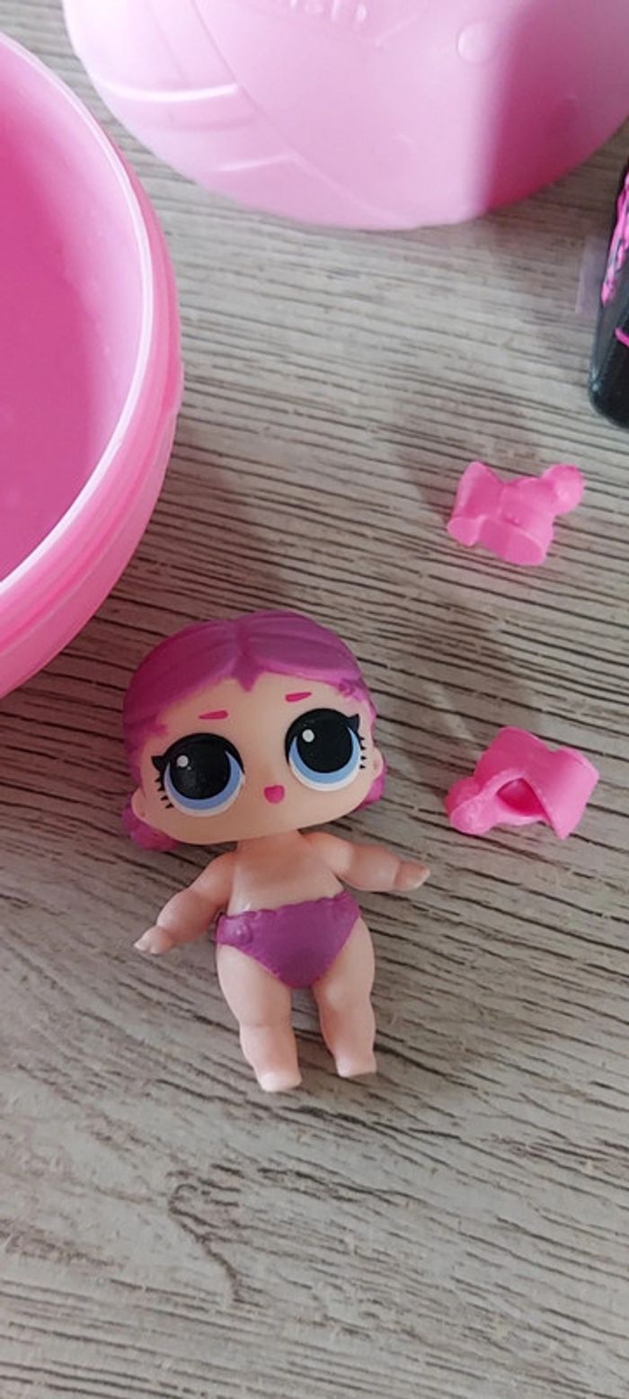 Boule rose porte clef LOL Surprise, avec poupée et accessoires - photo numéro 5