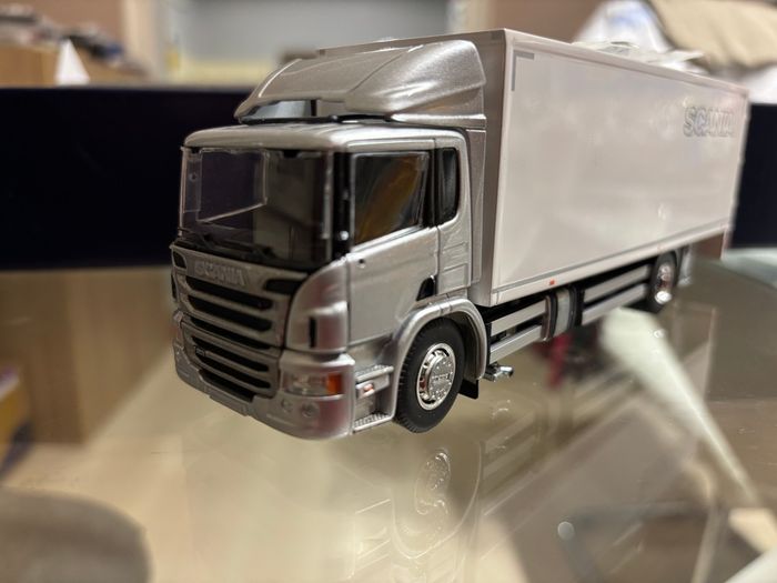 Scania 4x2 porteur - photo numéro 3