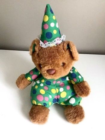 Peluche ours au chapeau pointu