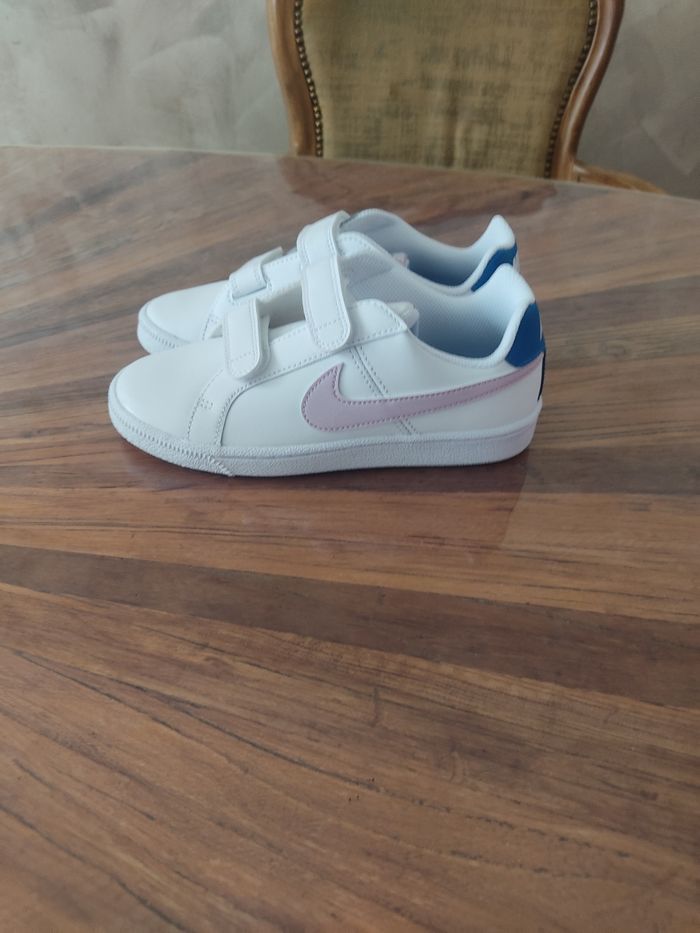 Baskets Nike court royale T 33.5 - photo numéro 2