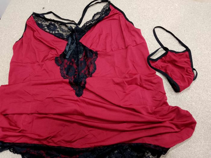 Robe nuisette sexy grande taille noire et rouge – dentelle contrastée avec string assorti 💋 - photo numéro 2