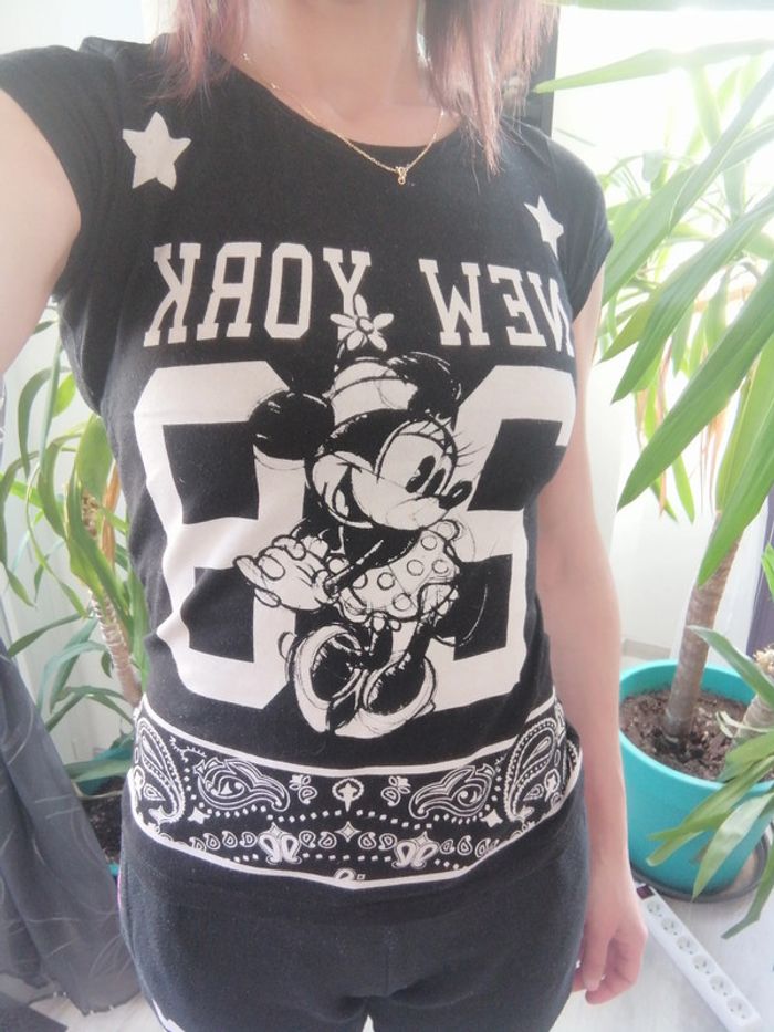 Tee shirt Disney taille S - photo numéro 2