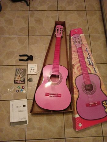 Guitare enfant avec accessoires