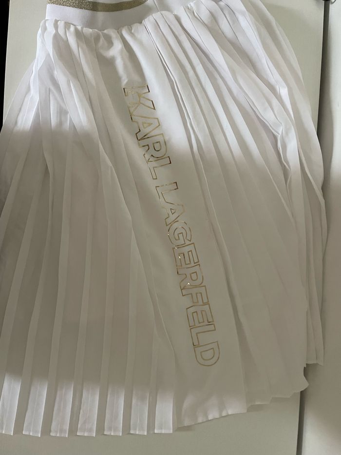 Jupe Karl Lagerfled qui est authentique pour fille