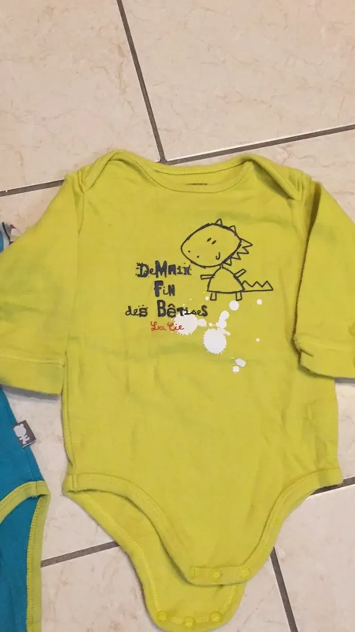 Bodies 9 mois - photo numéro 3