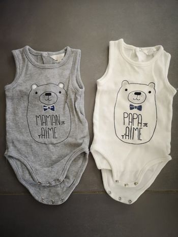 Lot 2 Bodys sans manches