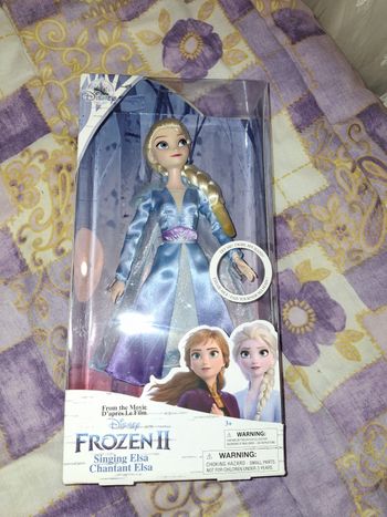 Poupée Elsa disney store singing frozen 2