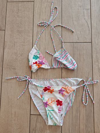 Maillot de bain 2 pièces blanc à fleurs