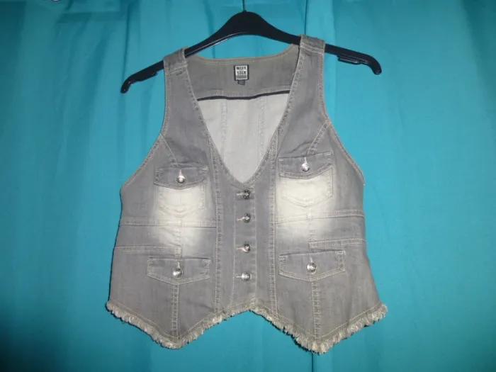 veste en jean sans manche KIABI taille 42