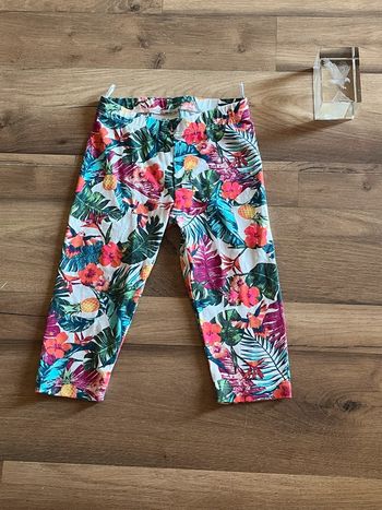 Je vend un legging court fille taille 4 ans neuf sans étiquette