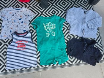 Lot vêtements en 4 ans tee shirt debardeur pyjashort kiabi gilet