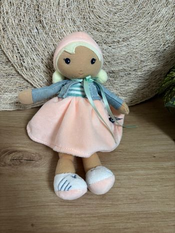 Doudou poupée Chloé robe rose bleu kaloo