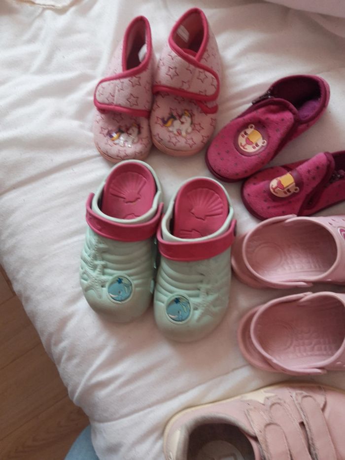 Baskets  , crocs  chaussons 24/26 - photo numéro 5