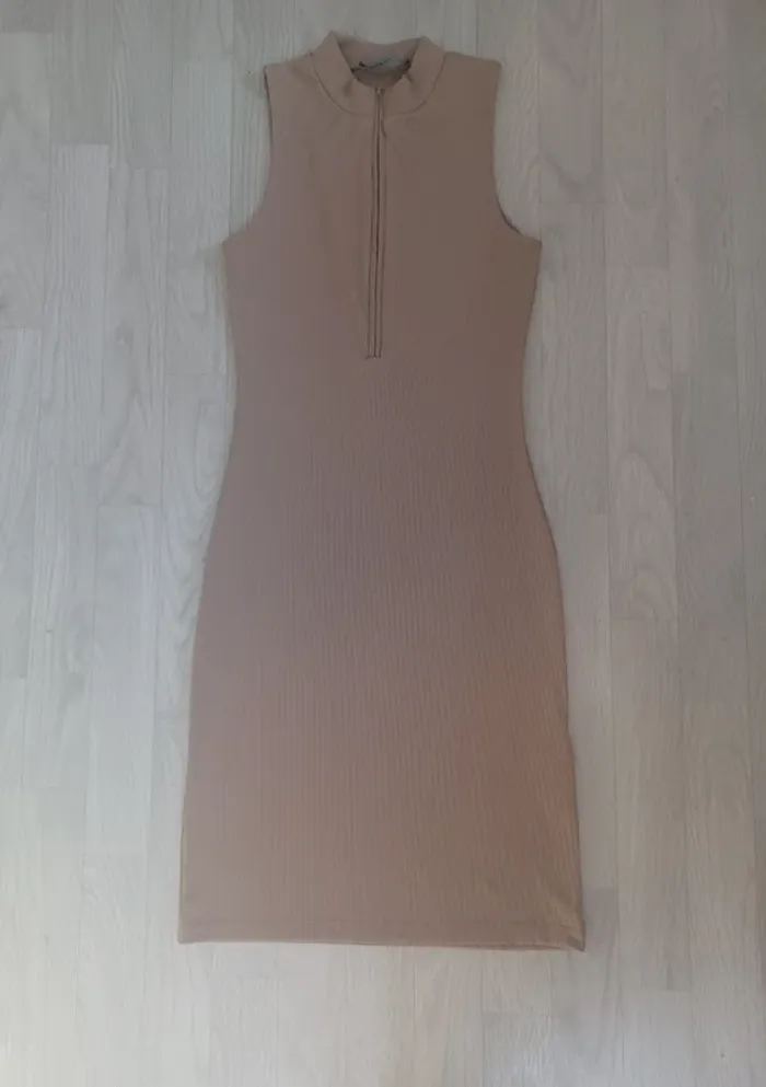 Robe moulante courte