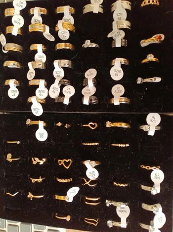 Lot de 58 bagues revendeurs