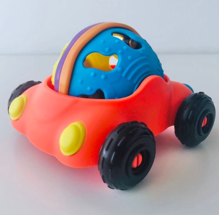 Voiture avec balle grelot Jouet 1er age - photo numéro 3