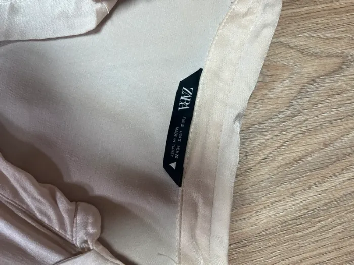 chemise satinée beige Zara - photo numéro 3