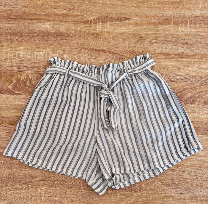 Short taille haute Hollister taille XS - photo numéro 2