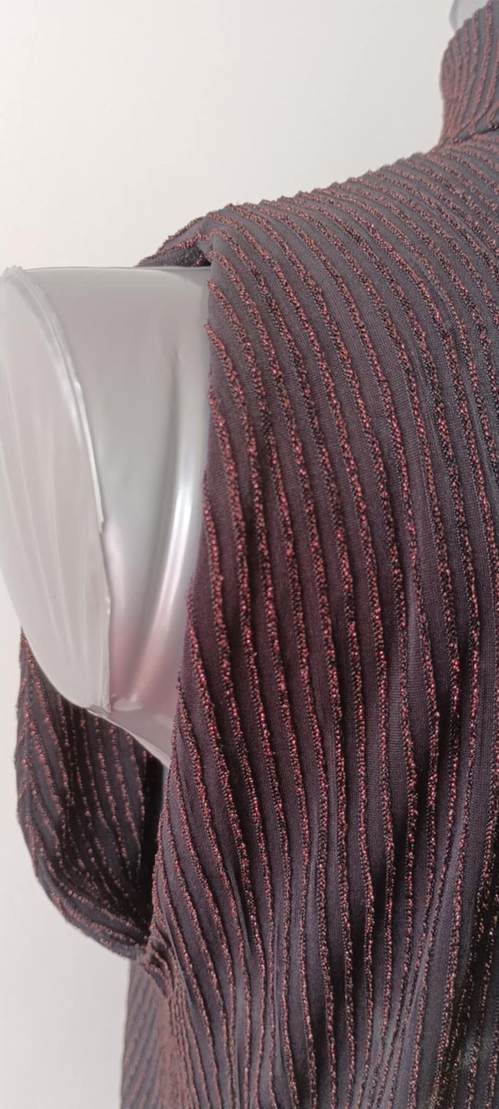 Top Haut T-shirt noir cuivré sans manches "Kiabi" Taille S - photo numéro 5