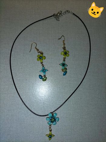 Parure collier et boucles d'oreilles fleurs bleu et vert