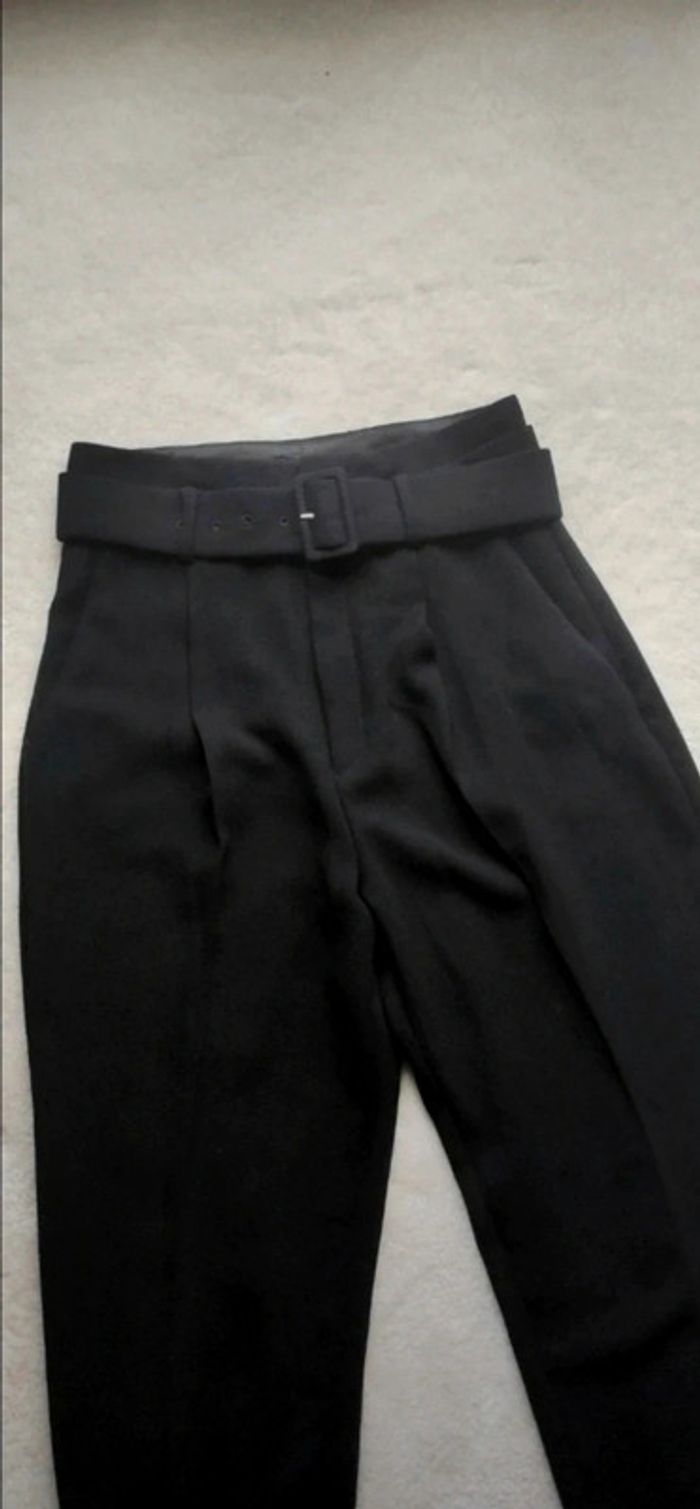 Pantalon à pince ajusté noir Mango Basics 34 avec ceinture