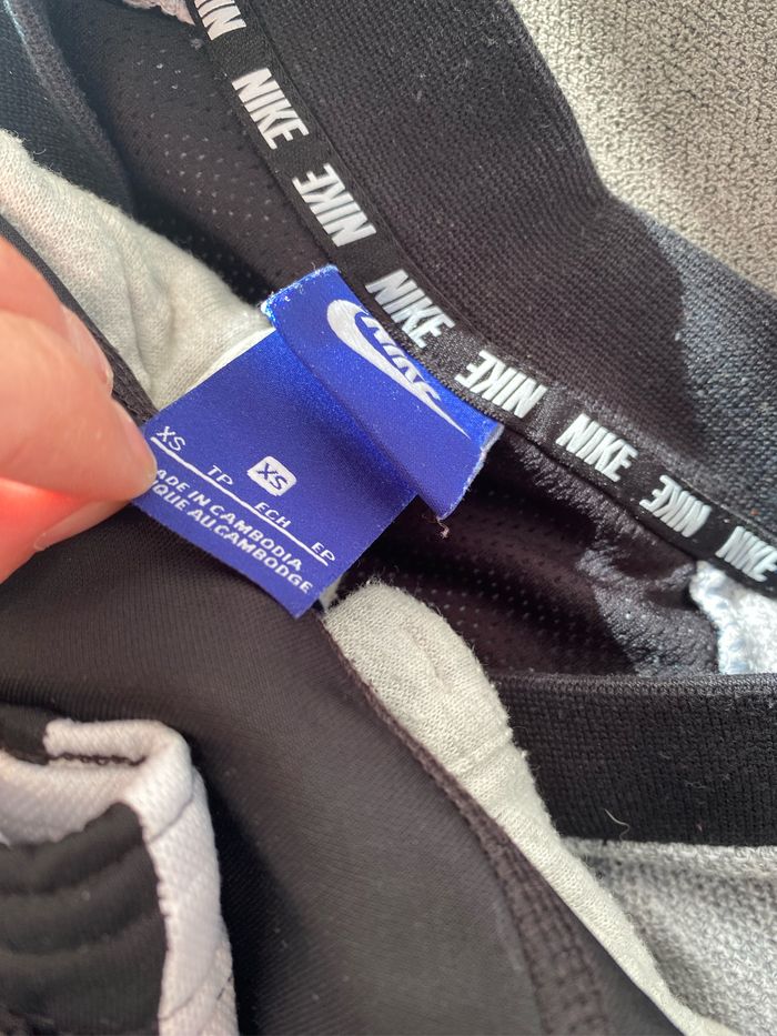 Veste Nike taille Xs - photo numéro 5